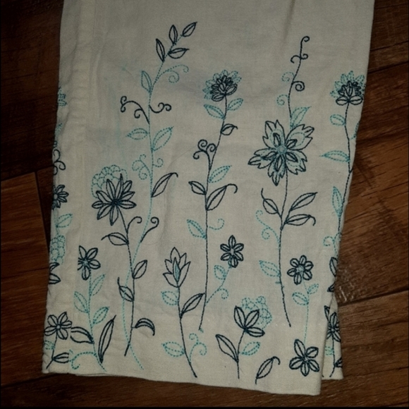 LINEN - EMBROIDERED LINEN CAPRI SMALL           c - Picture 6 of 8